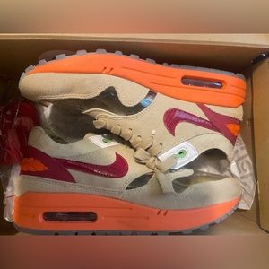 Nike clear top shoes. Worn once. Size 8. Offers available. Great condition